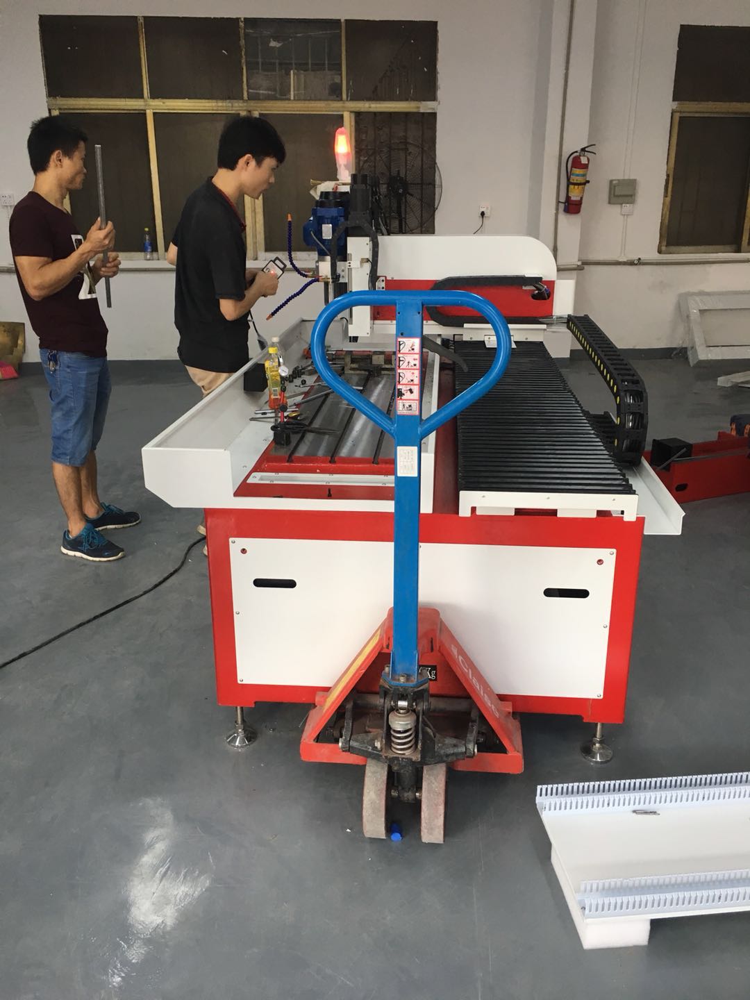 數(shù)控自動鉆孔機(jī)出貨山東!