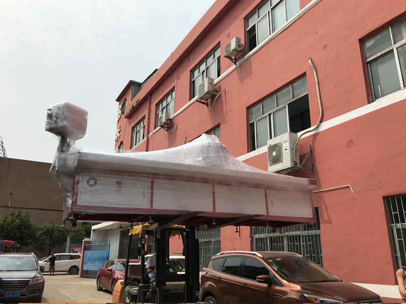 家具方管熱熔機床，專車發(fā)往山海